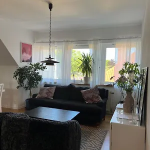 Apartment Rymlig Och Modern Laegenhet I Villa. Perfekt Foer Familjer. Med Parkering. Malmö
